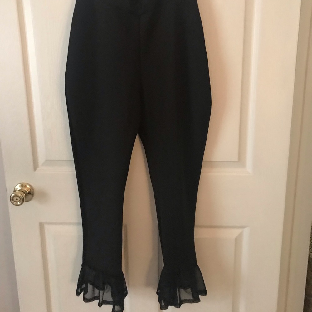 Cool dress pants with ruffle on ankle